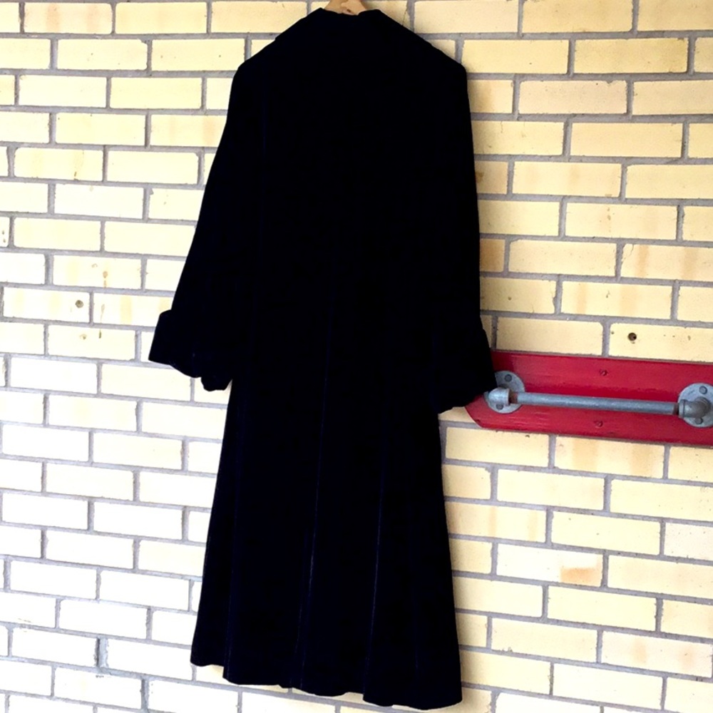 Vintage, Dramatic,Long Black Velvet Coat Medium/Large - Picture 2 of 10